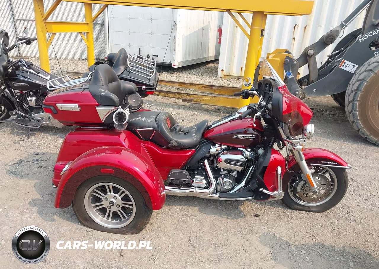 2018 Harley-Davidson Flhtcutg Tri Glide Ultra VIN:1HD1MAD11JB850015 - 12