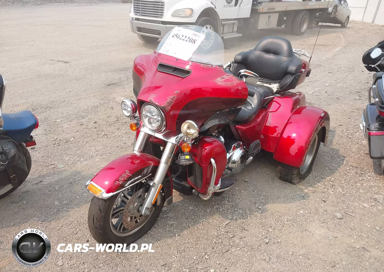 2018 Harley-Davidson Flhtcutg Tri Glide Ultra VIN:1HD1MAD11JB850015 - 2
