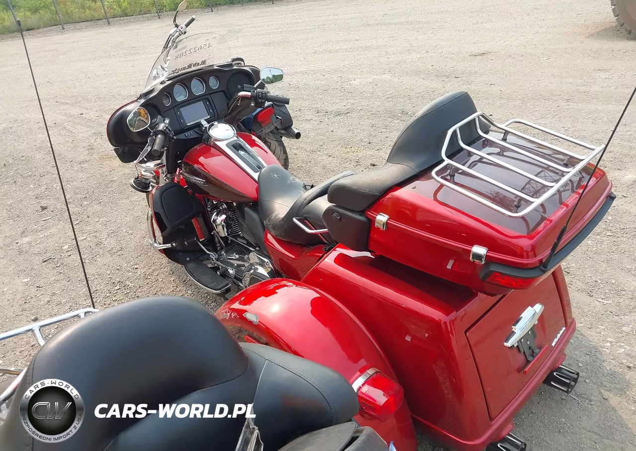 2018 Harley-Davidson Flhtcutg Tri Glide Ultra VIN:1HD1MAD11JB850015 - 3