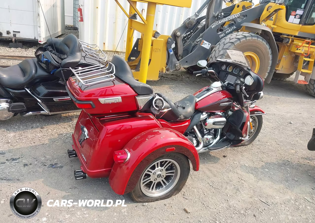 2018 Harley-Davidson Flhtcutg Tri Glide Ultra VIN:1HD1MAD11JB850015 - 4