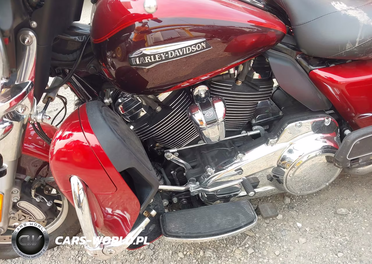 2018 Harley-Davidson Flhtcutg Tri Glide Ultra VIN:1HD1MAD11JB850015 - 9