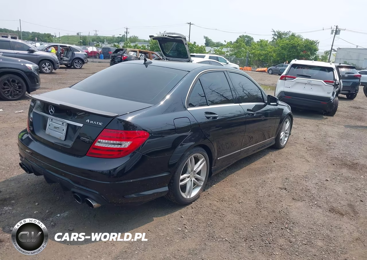 2012 Mercedes-Benz C 300 Sport 4Matic VIN:WDDGF8BB2CR210583 - 4
