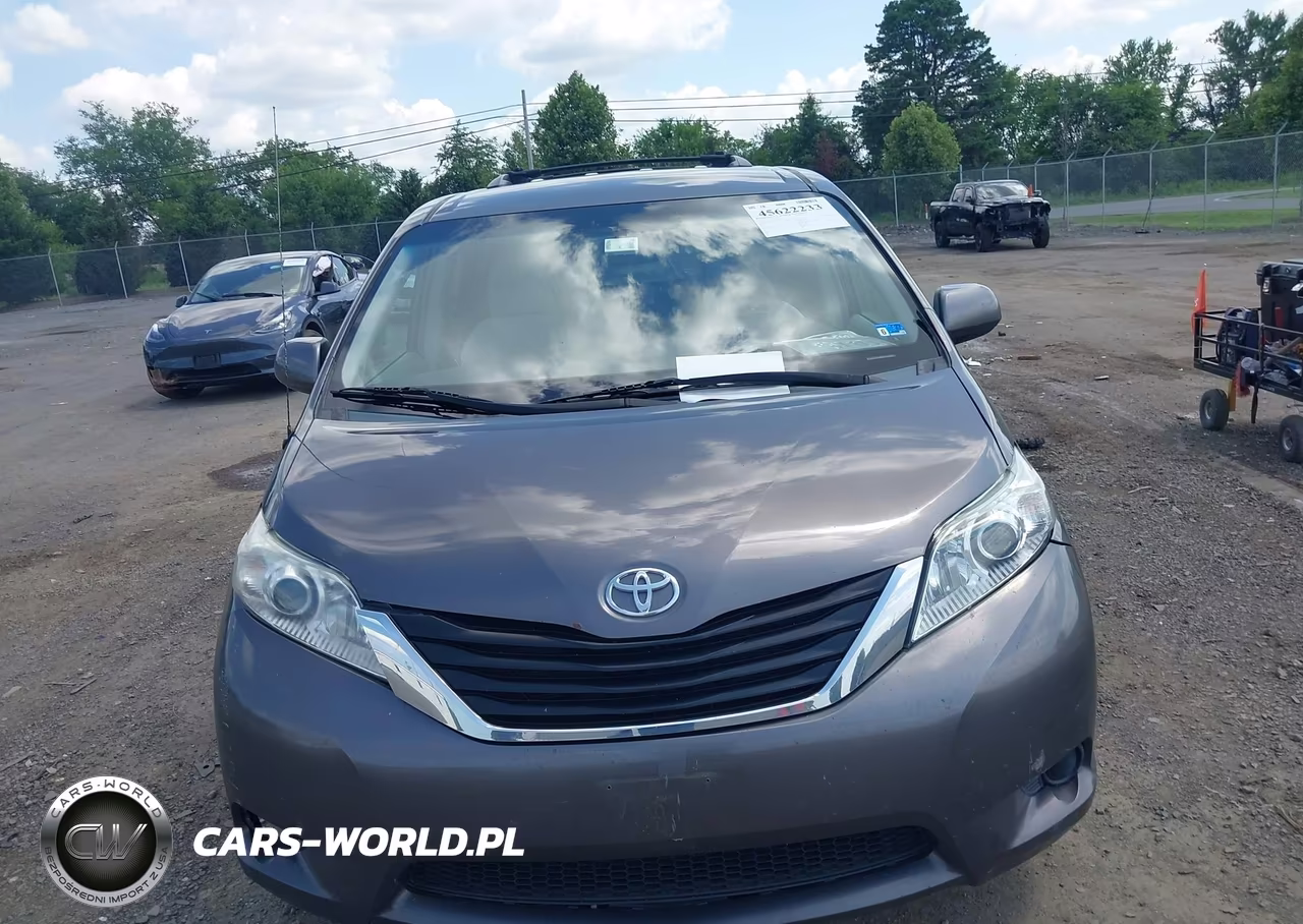 2012 Toyota Sienna Le 7 Passenger VIN:5TDJK3DC1CS034633 - 12