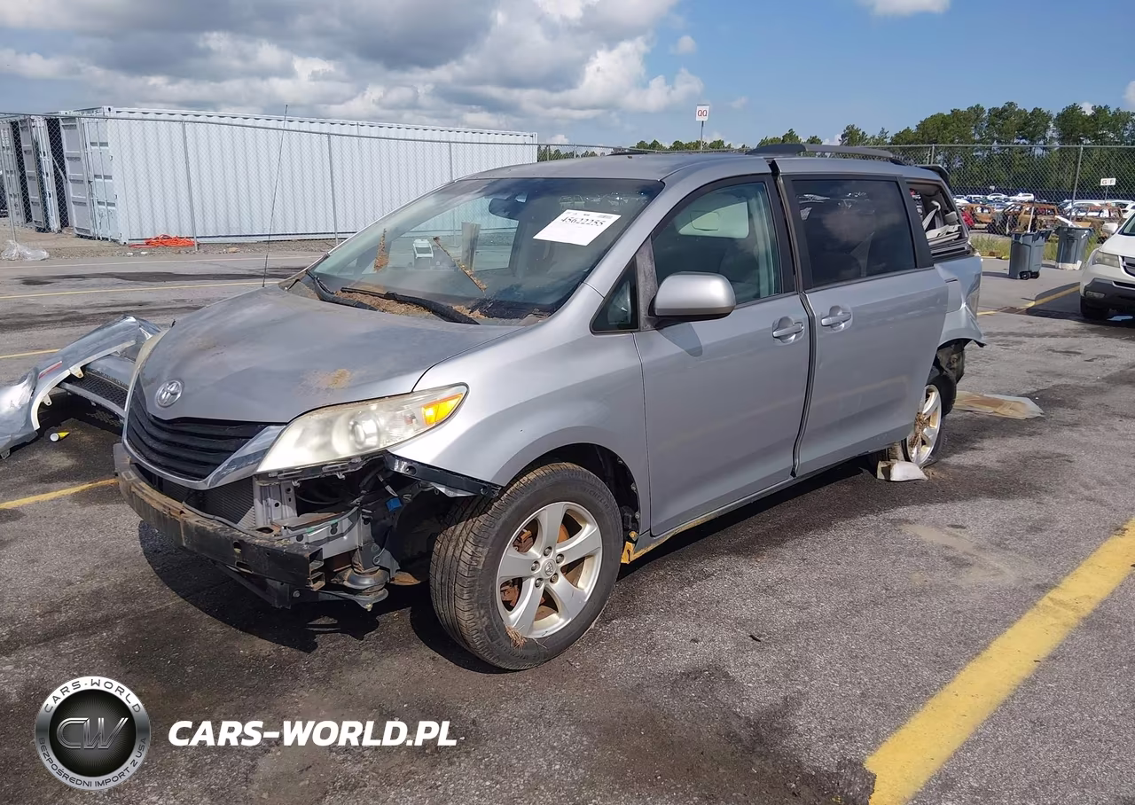 2013 Toyota Sienna Le V6 8 Passenger VIN:5TDKK3DC7DS335588 - 2