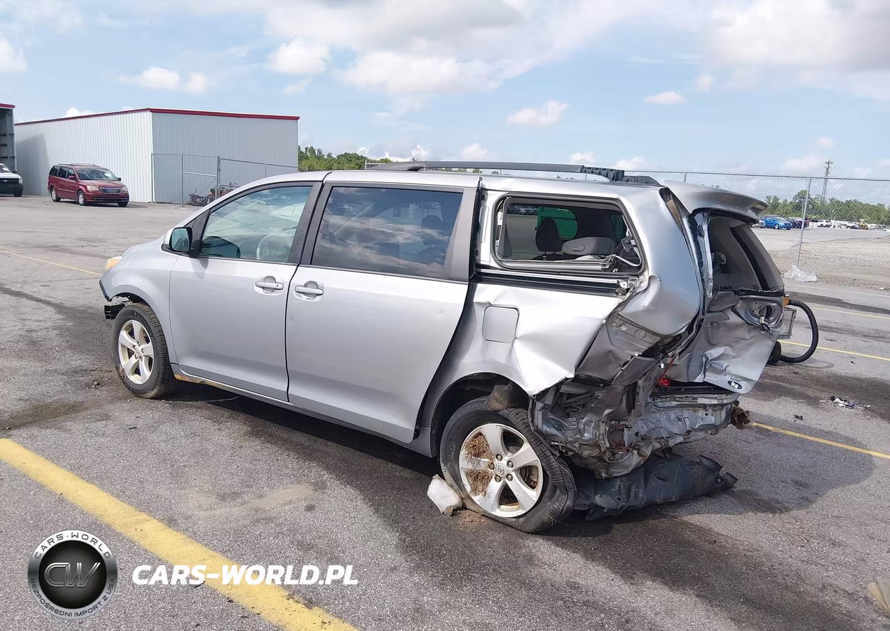 2013 Toyota Sienna Le V6 8 Passenger VIN:5TDKK3DC7DS335588 - 3