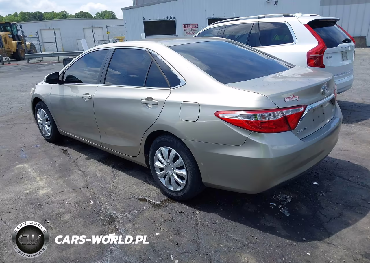 2016 Toyota Camry Le VIN:4T1BF1FK9GU142173 - 3