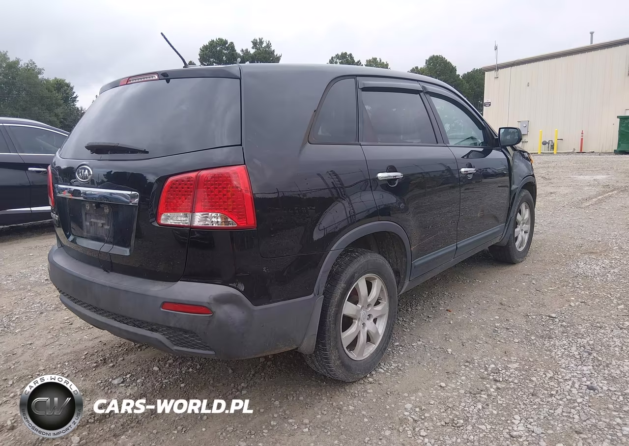 2011 Kia Sorento VIN:5XYKT3A17BG149432 - 4