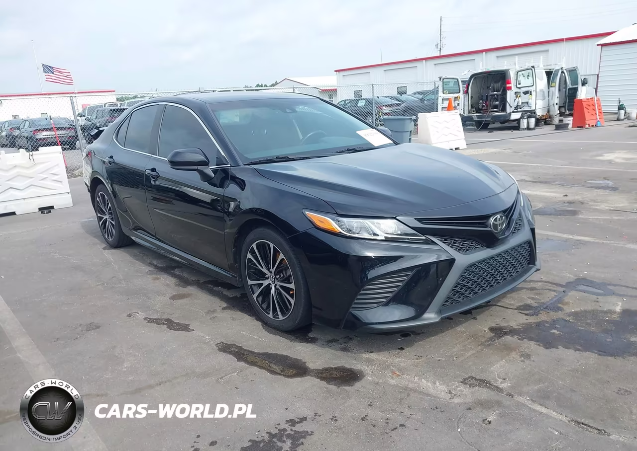 2018 Toyota Camry Se – zdjęcie 1 z 17