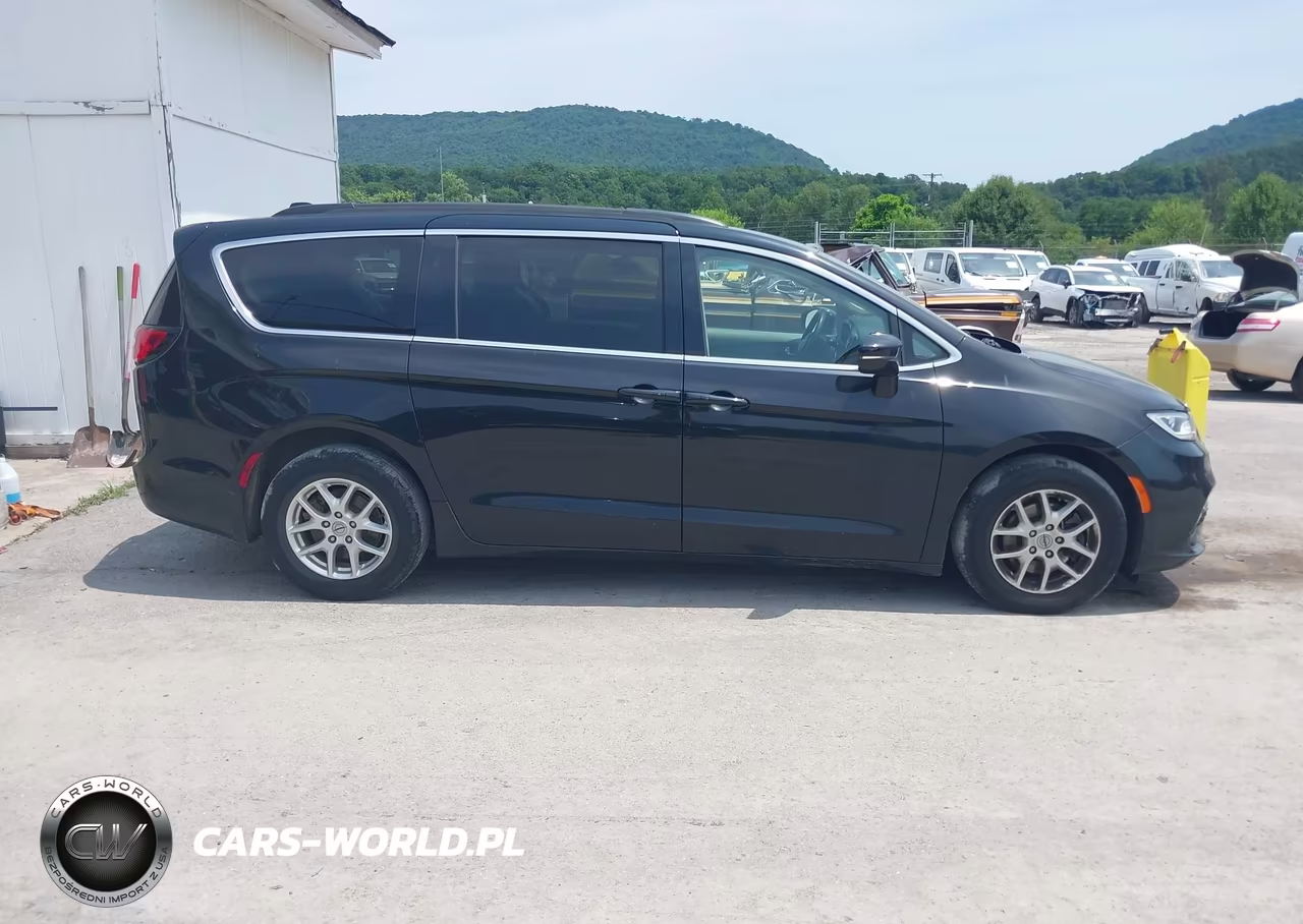 2022 Chrysler Pacifica Touring L VIN:2C4RC1BG9NR132590 - 13