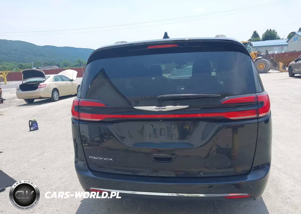 2022 Chrysler Pacifica Touring L VIN:2C4RC1BG9NR132590 - 16