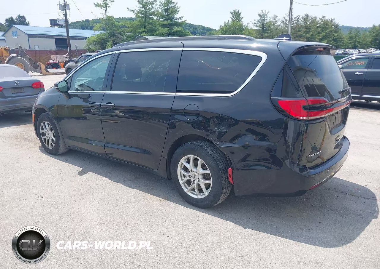 2022 Chrysler Pacifica Touring L VIN:2C4RC1BG9NR132590 - 3