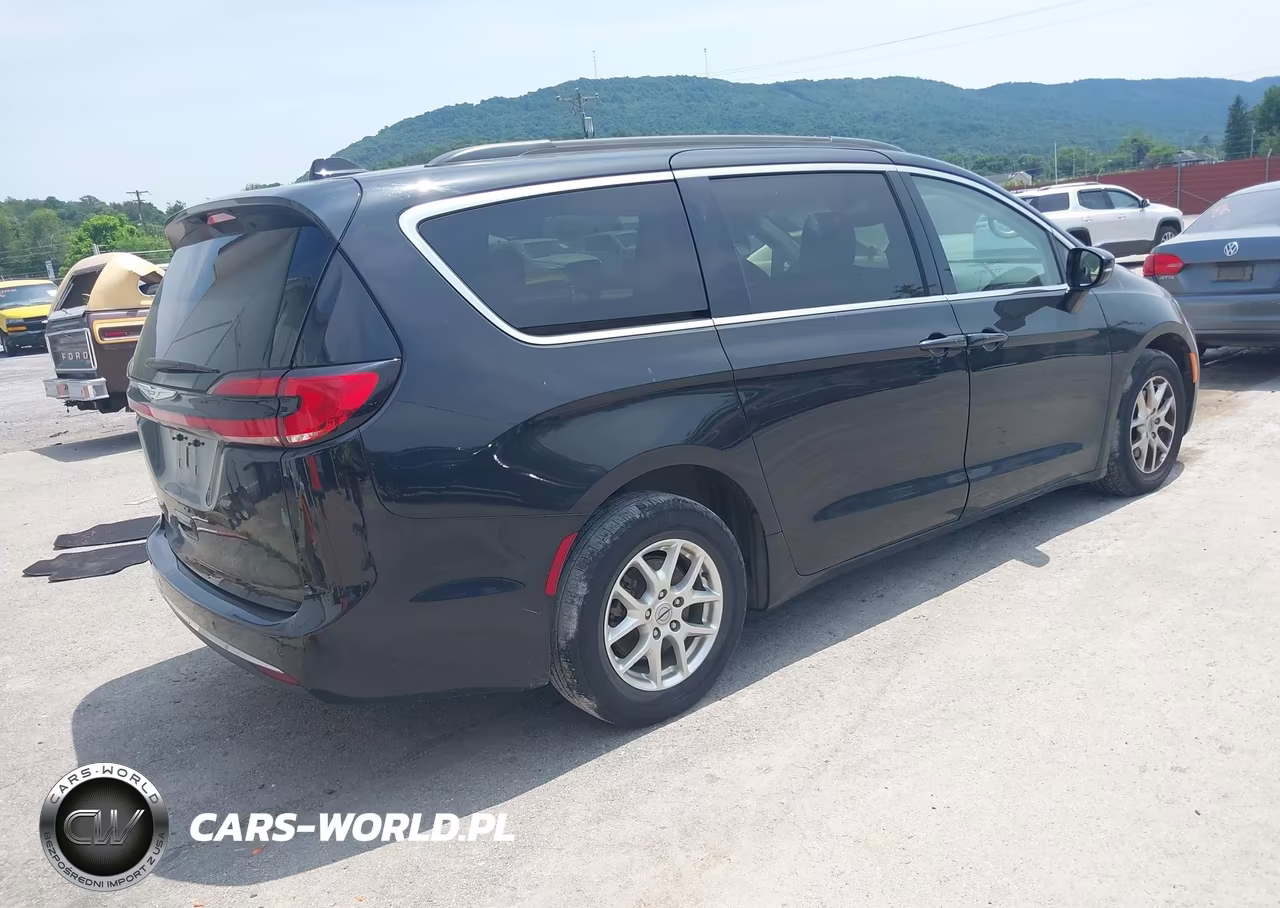 2022 Chrysler Pacifica Touring L VIN:2C4RC1BG9NR132590 - 4
