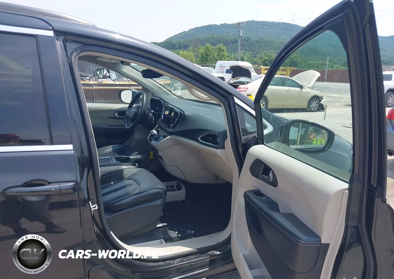 2022 Chrysler Pacifica Touring L VIN:2C4RC1BG9NR132590 - 5