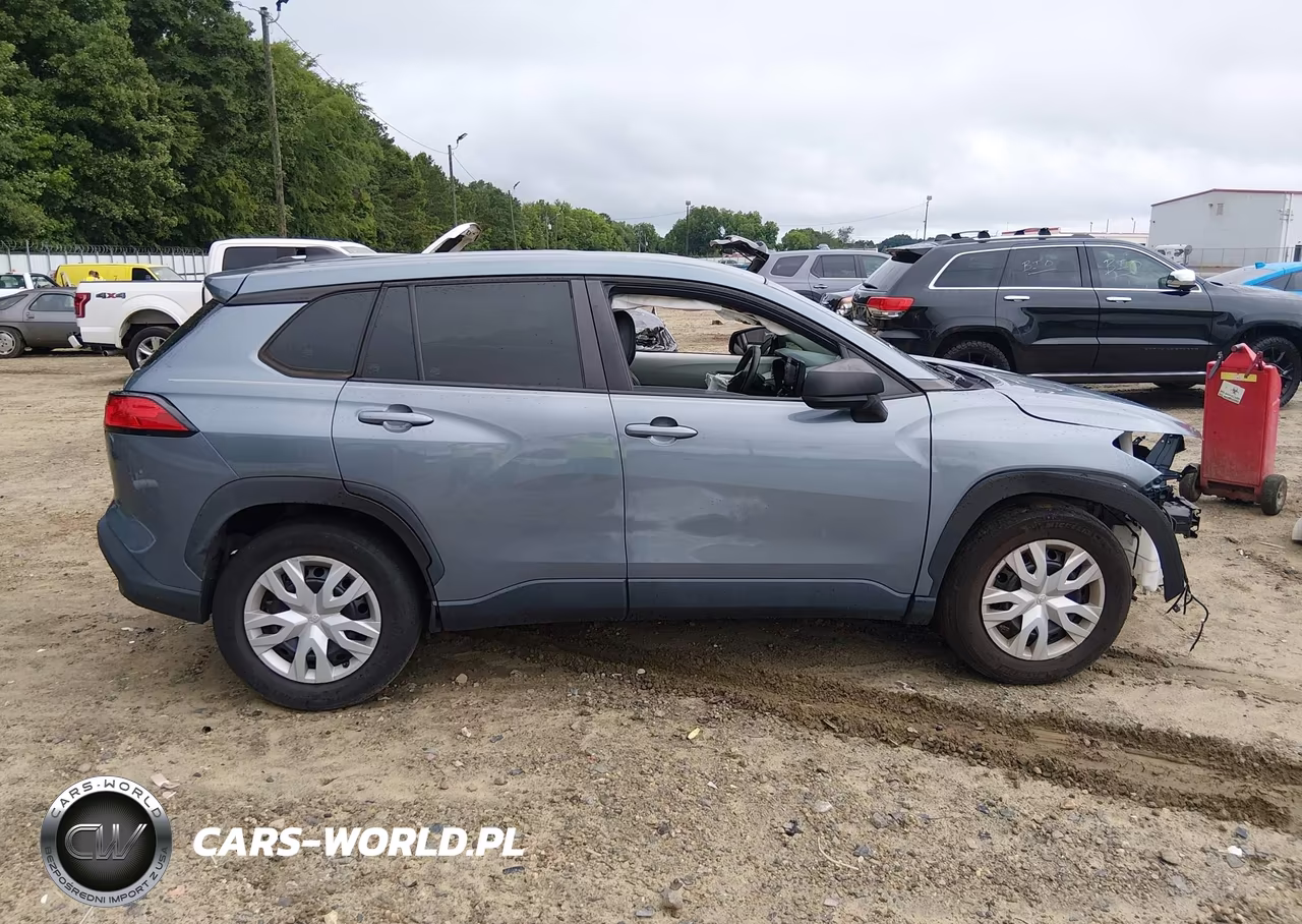 2022 Toyota Corolla Cross L VIN:7MUAAAAG8NV006819 - 13