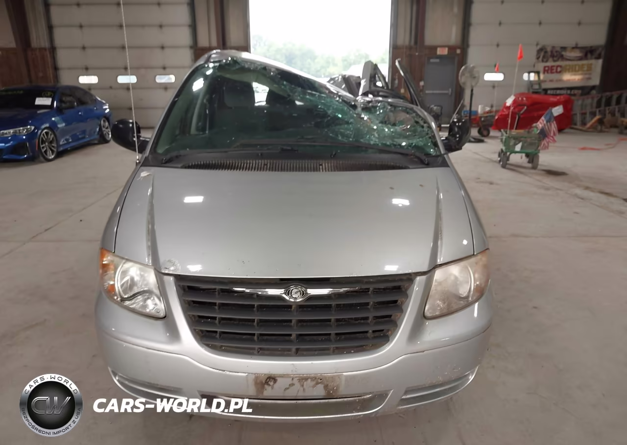 2005 Chrysler Town & Country VIN:1C4GP45R55B221646 - 12