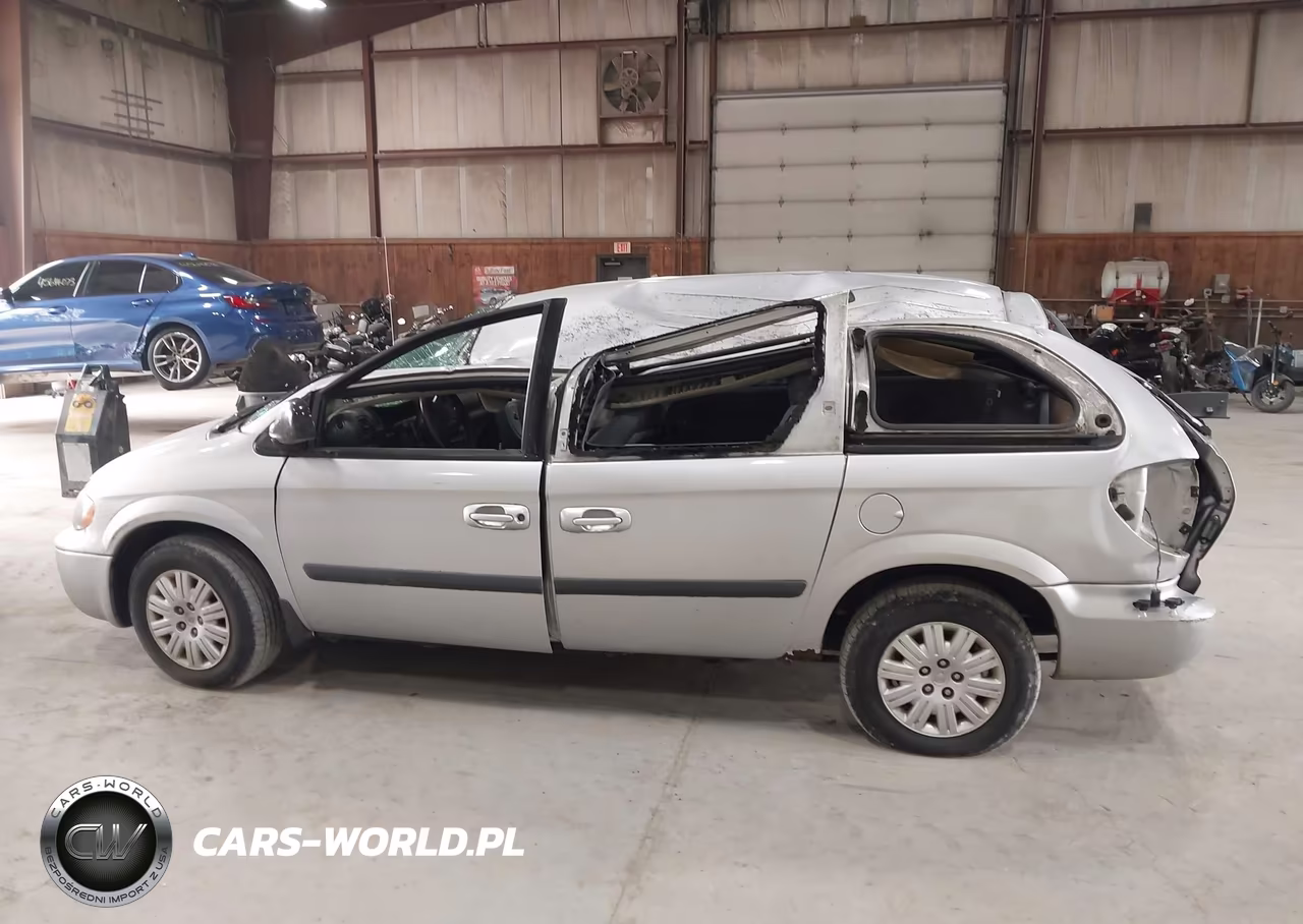 2005 Chrysler Town & Country VIN:1C4GP45R55B221646 - 14