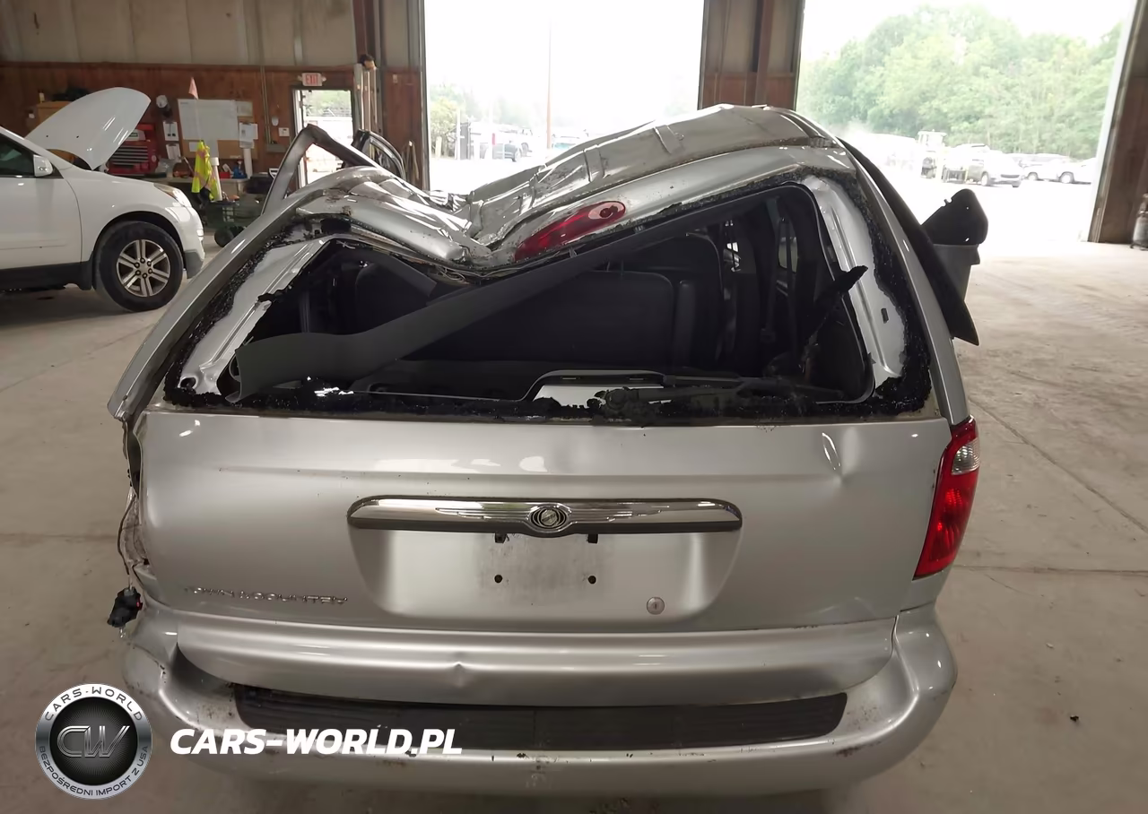 2005 Chrysler Town & Country VIN:1C4GP45R55B221646 - 16