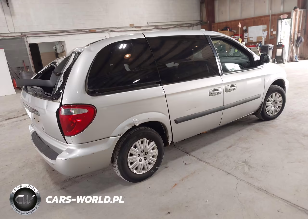 2005 Chrysler Town & Country VIN:1C4GP45R55B221646 - 4