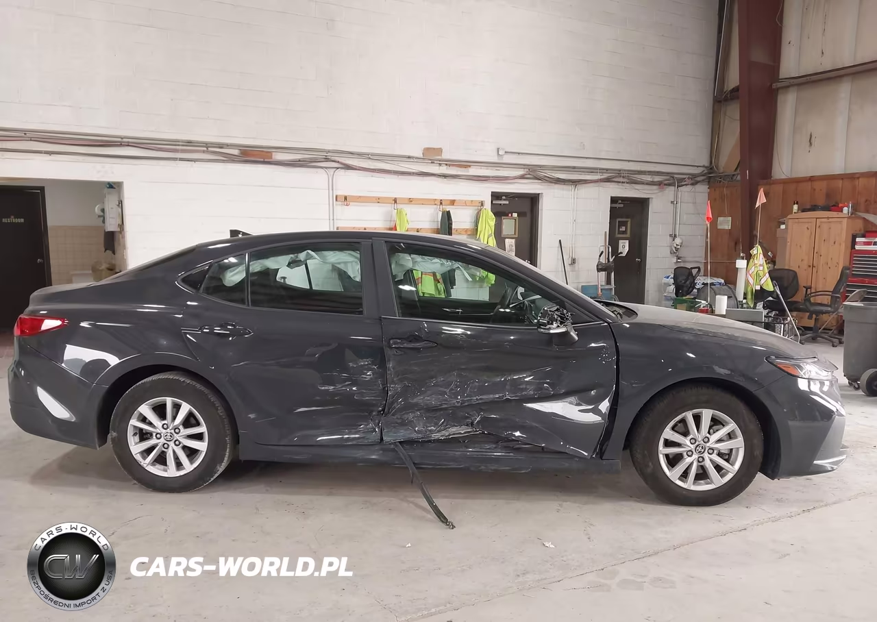 2025 Toyota Camry Le VIN:4T1DAACK3SU538345 - 13