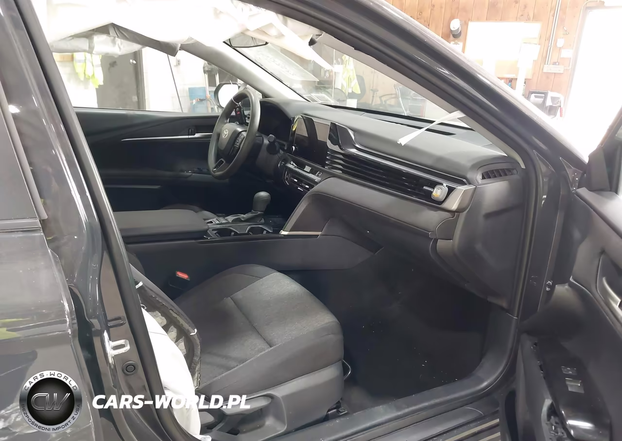 2025 Toyota Camry Le VIN:4T1DAACK3SU538345 - 5