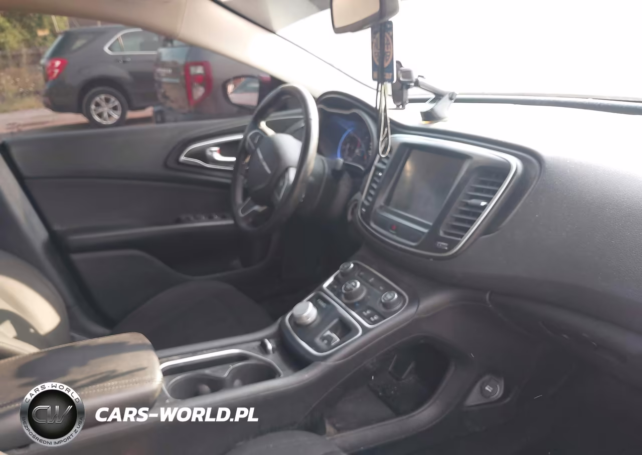 2015 Chrysler 200 Limited VIN:1C3CCCAB5FN679043 - 5