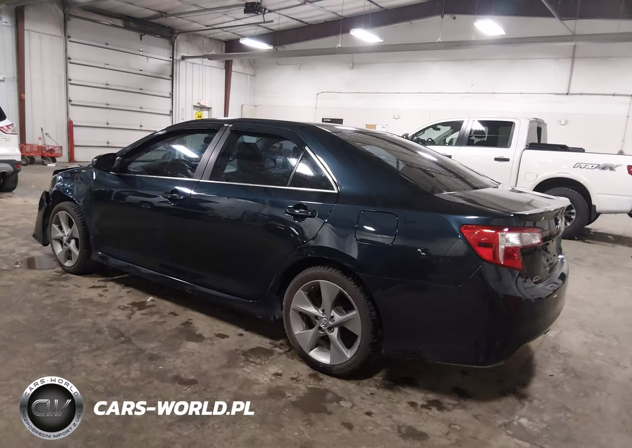 2014 Toyota Camry Se Sport VIN:4T1BF1FKXEU833550 - 3
