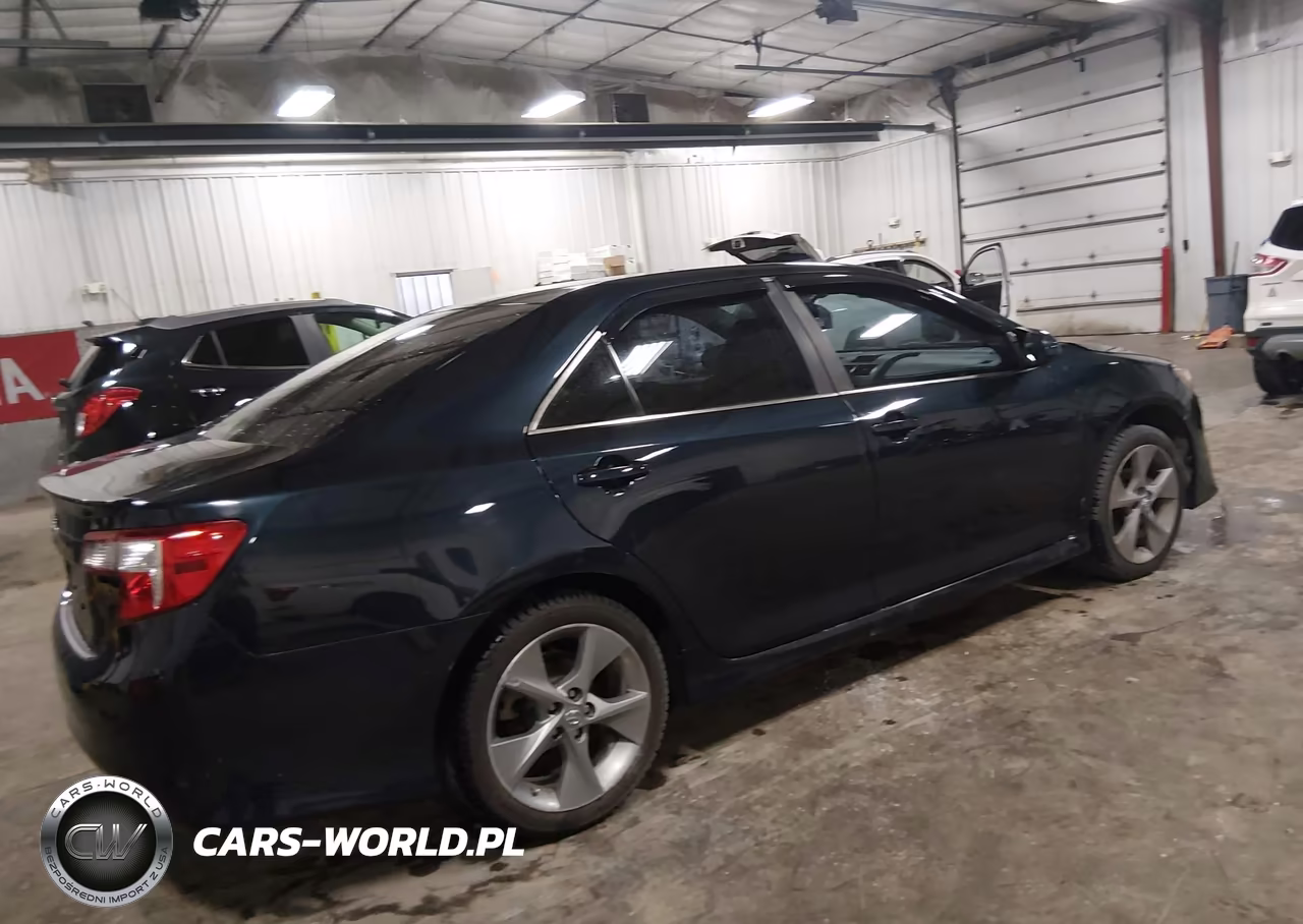 2014 Toyota Camry Se Sport VIN:4T1BF1FKXEU833550 - 4