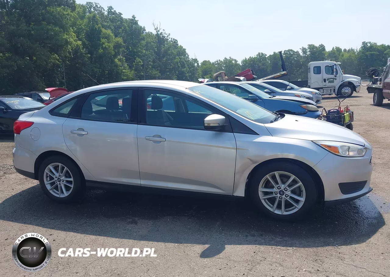 2016 Ford Focus Se VIN:1FADP3F2XGL397464 - 13
