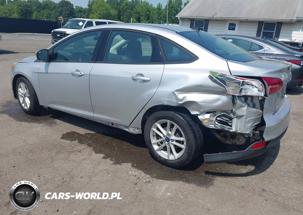 2016 Ford Focus Se VIN:1FADP3F2XGL397464 - 3