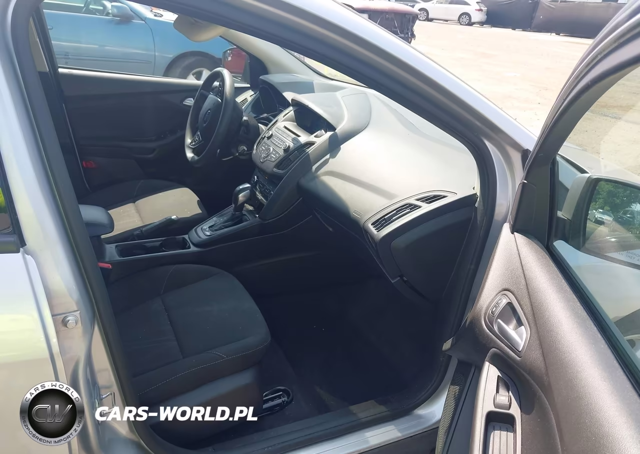 2016 Ford Focus Se VIN:1FADP3F2XGL397464 - 5