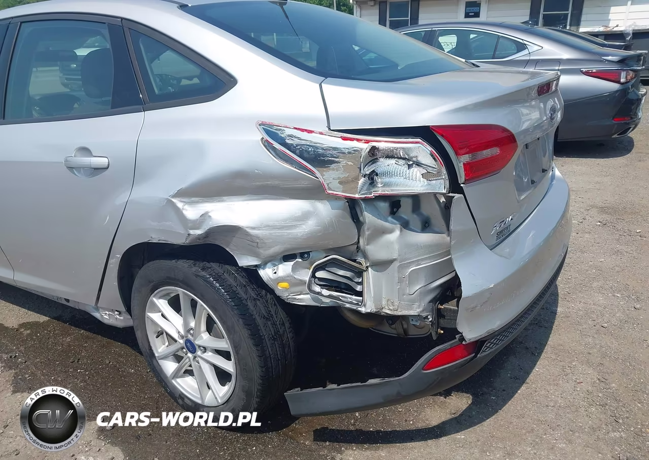 2016 Ford Focus Se VIN:1FADP3F2XGL397464 - 6