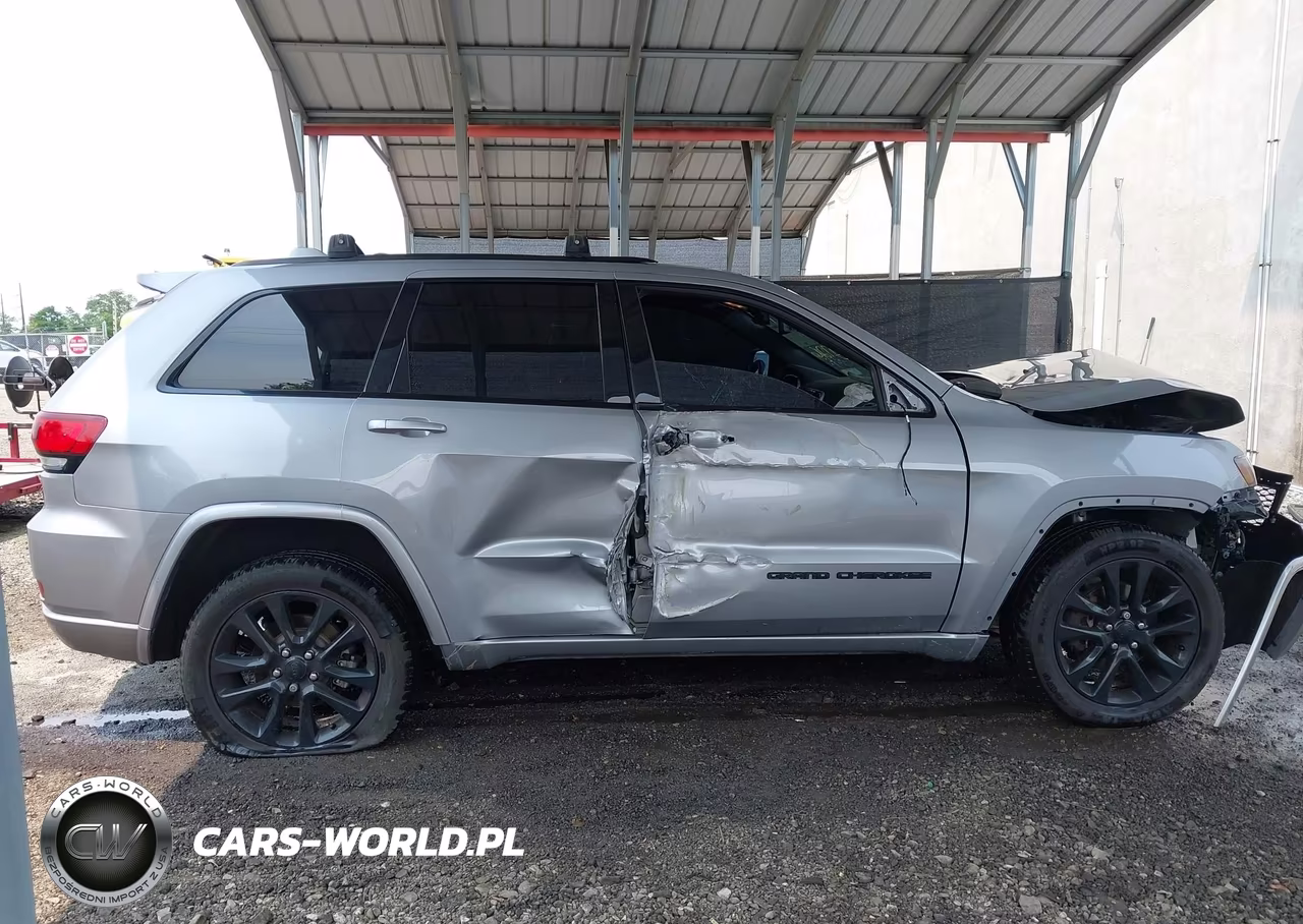 2018 Jeep Grand Cherokee Altitude 4X4 VIN:1C4RJFAG7JC470514 - 14