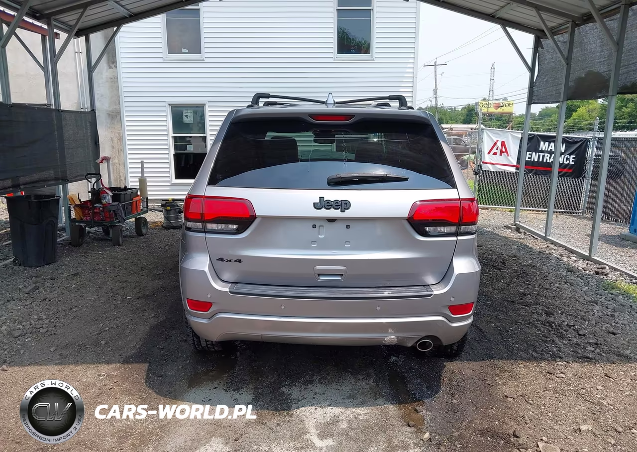 2018 Jeep Grand Cherokee Altitude 4X4 VIN:1C4RJFAG7JC470514 - 17