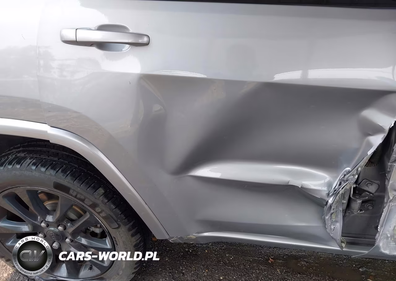 2018 Jeep Grand Cherokee Altitude 4X4 VIN:1C4RJFAG7JC470514 - 19
