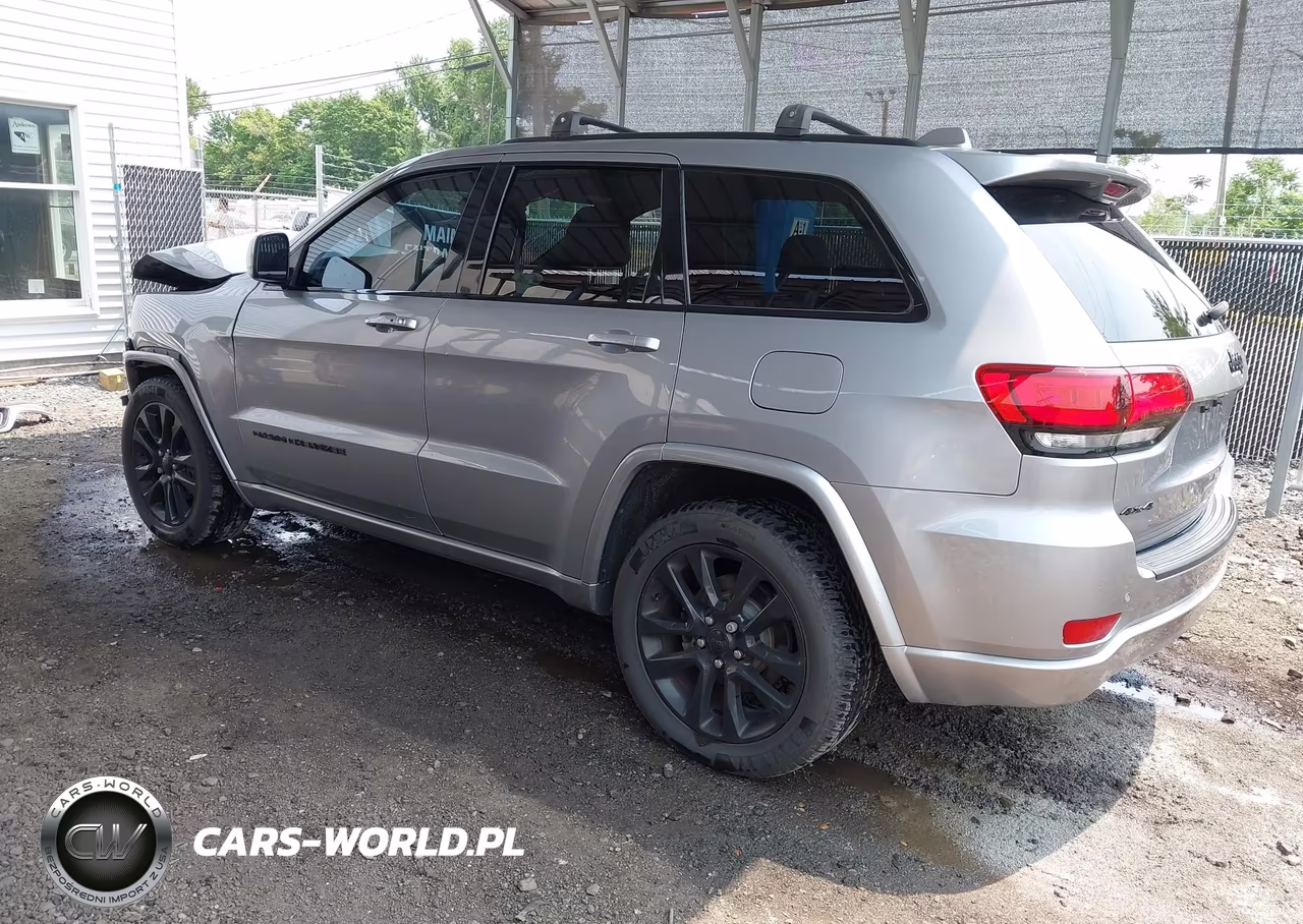 2018 Jeep Grand Cherokee Altitude 4X4 VIN:1C4RJFAG7JC470514 - 3