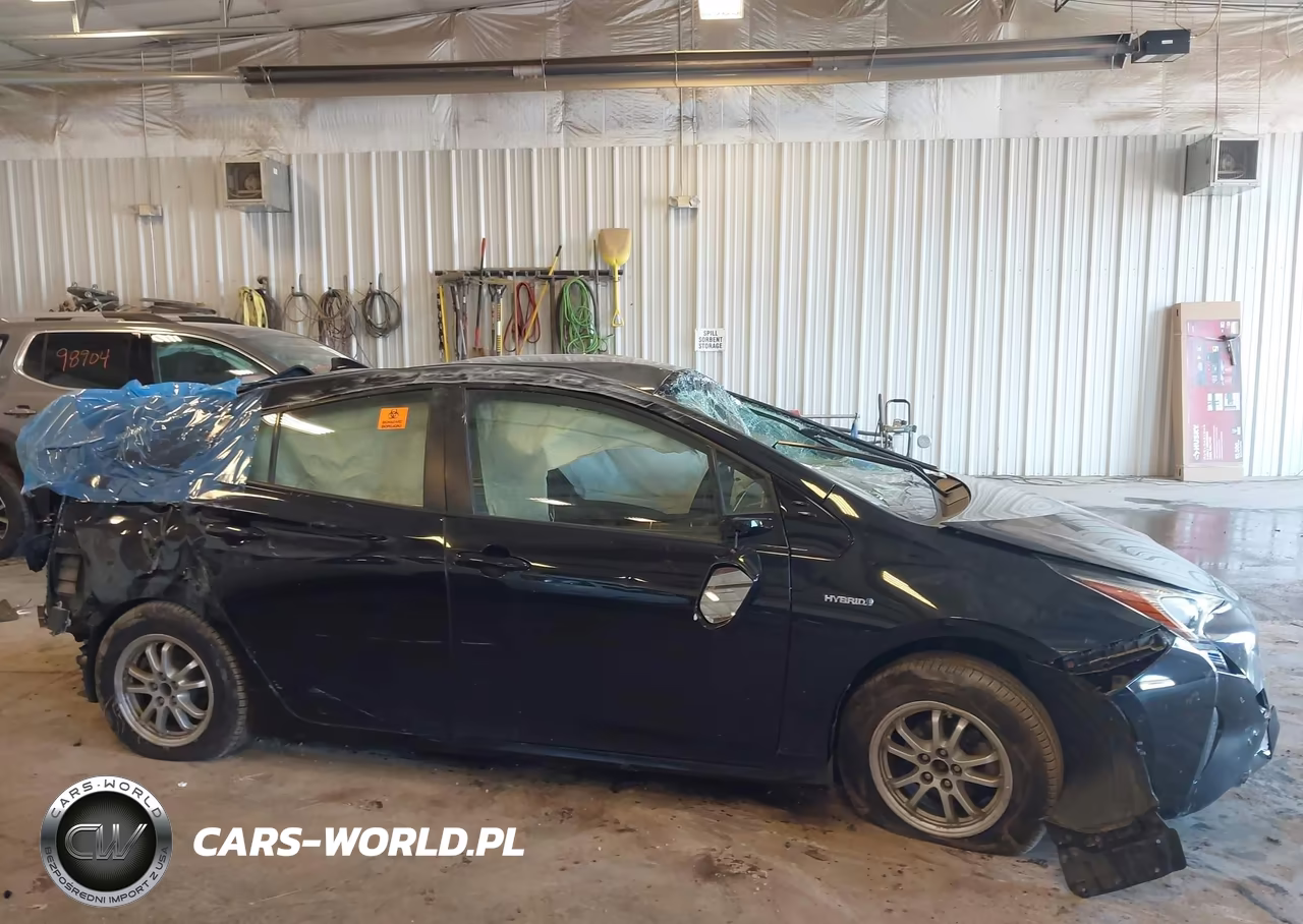 2018 Toyota Prius Two VIN:JTDKBRFU4J3601266 - 13