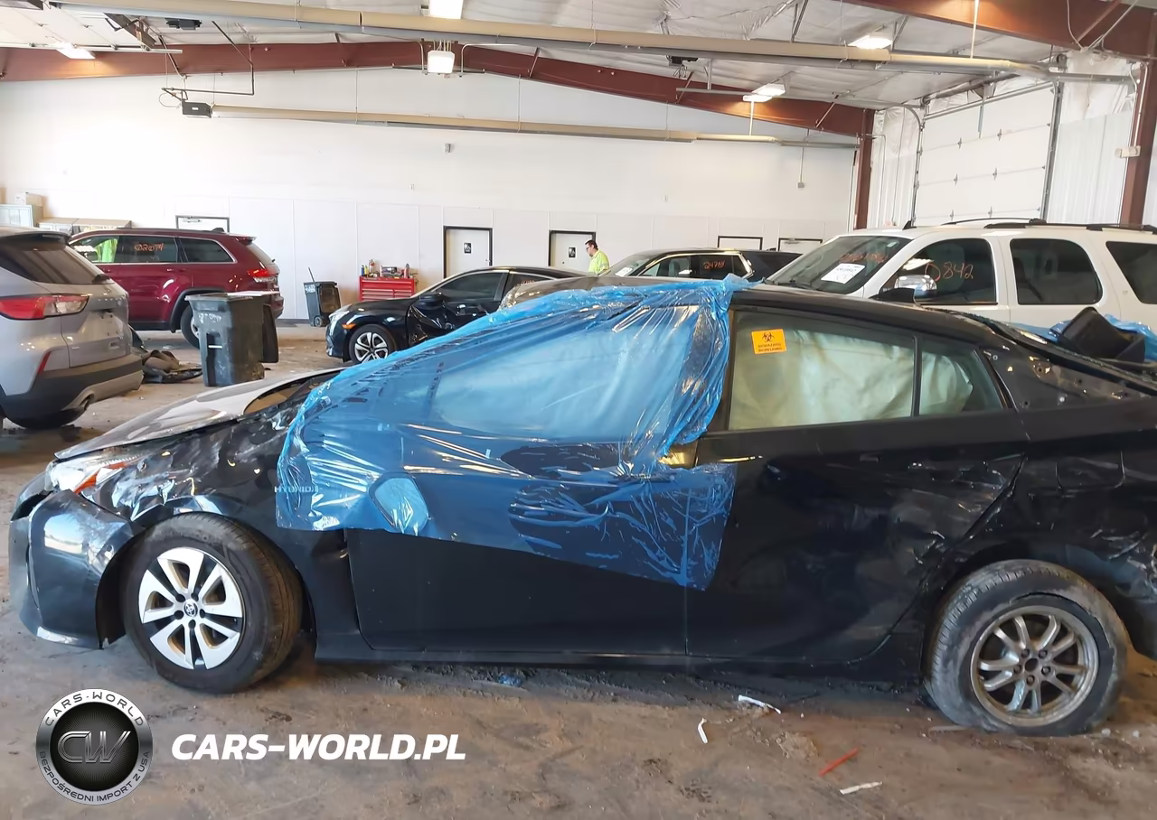 2018 Toyota Prius Two VIN:JTDKBRFU4J3601266 - 14