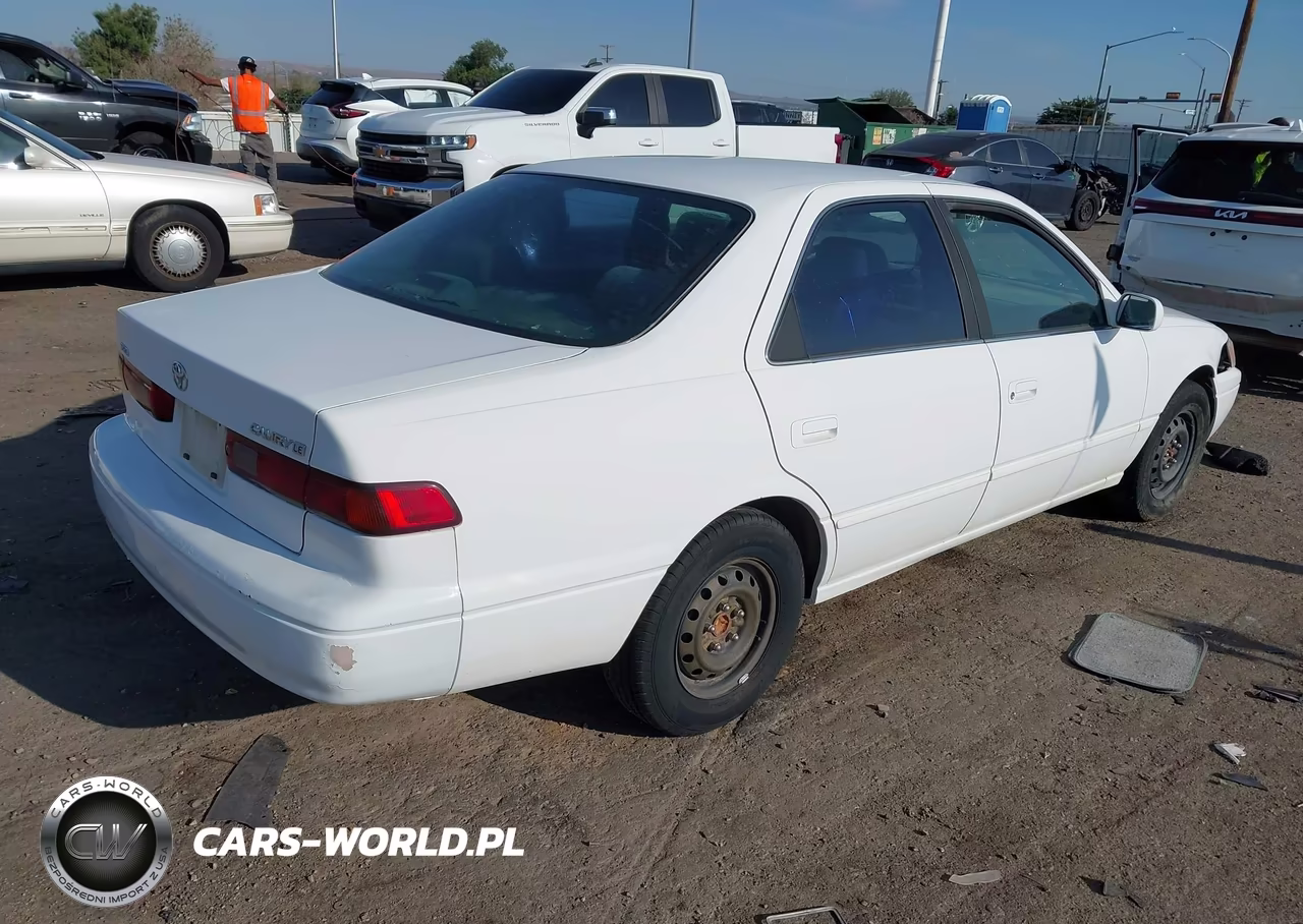 1999 Toyota Camry Le VIN:JT2BG22K2X0289657 - 4