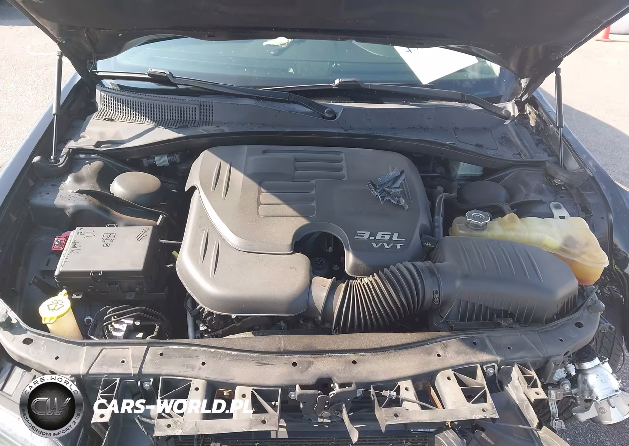 2018 Chrysler 300 Touring VIN:2C3CCAAG0JH222934 - 10