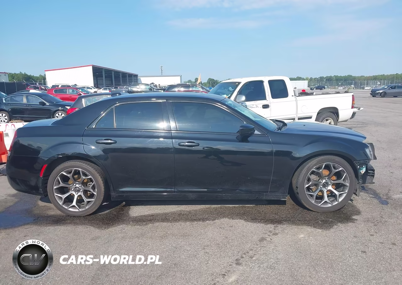 2018 Chrysler 300 Touring VIN:2C3CCAAG0JH222934 - 14