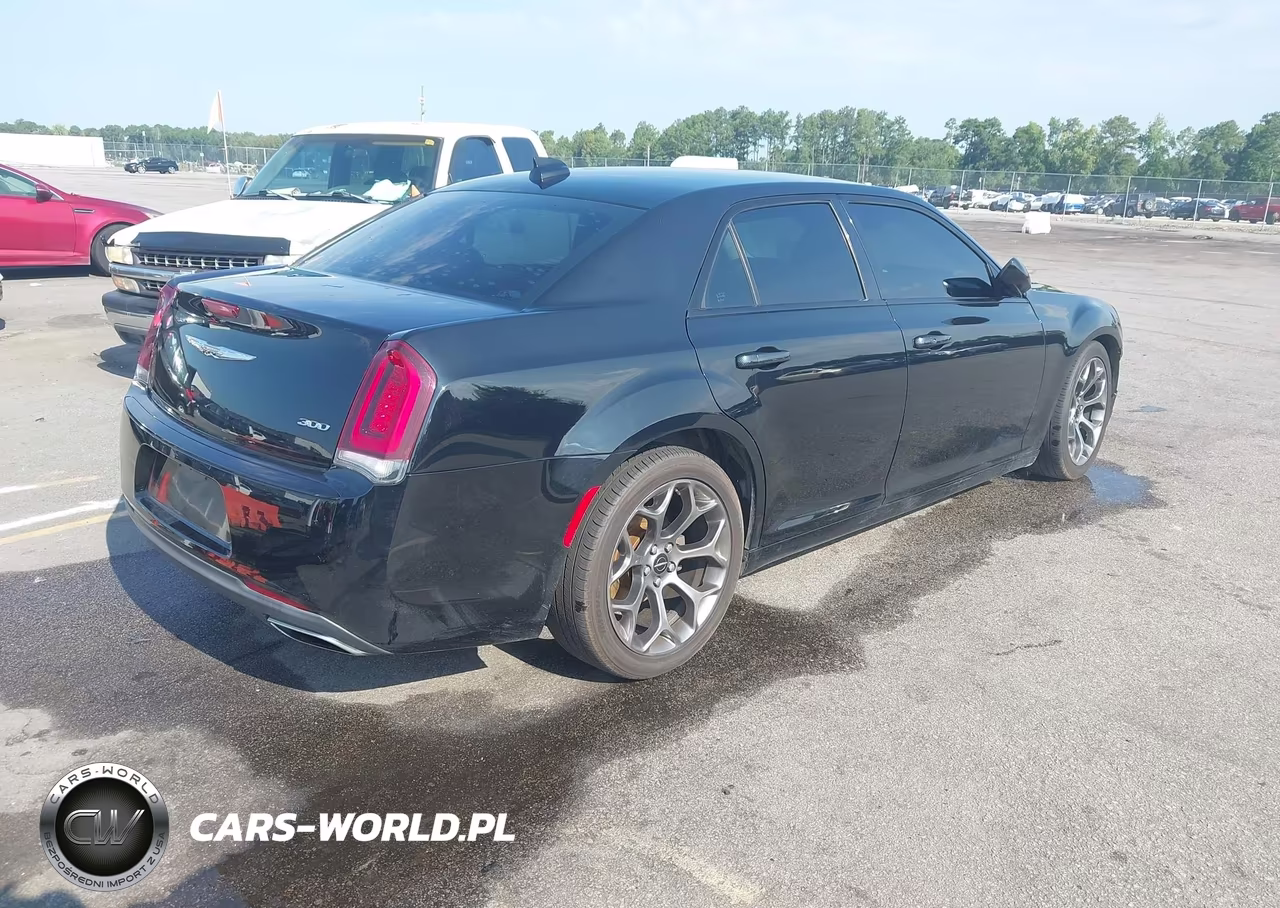 2018 Chrysler 300 Touring VIN:2C3CCAAG0JH222934 - 4