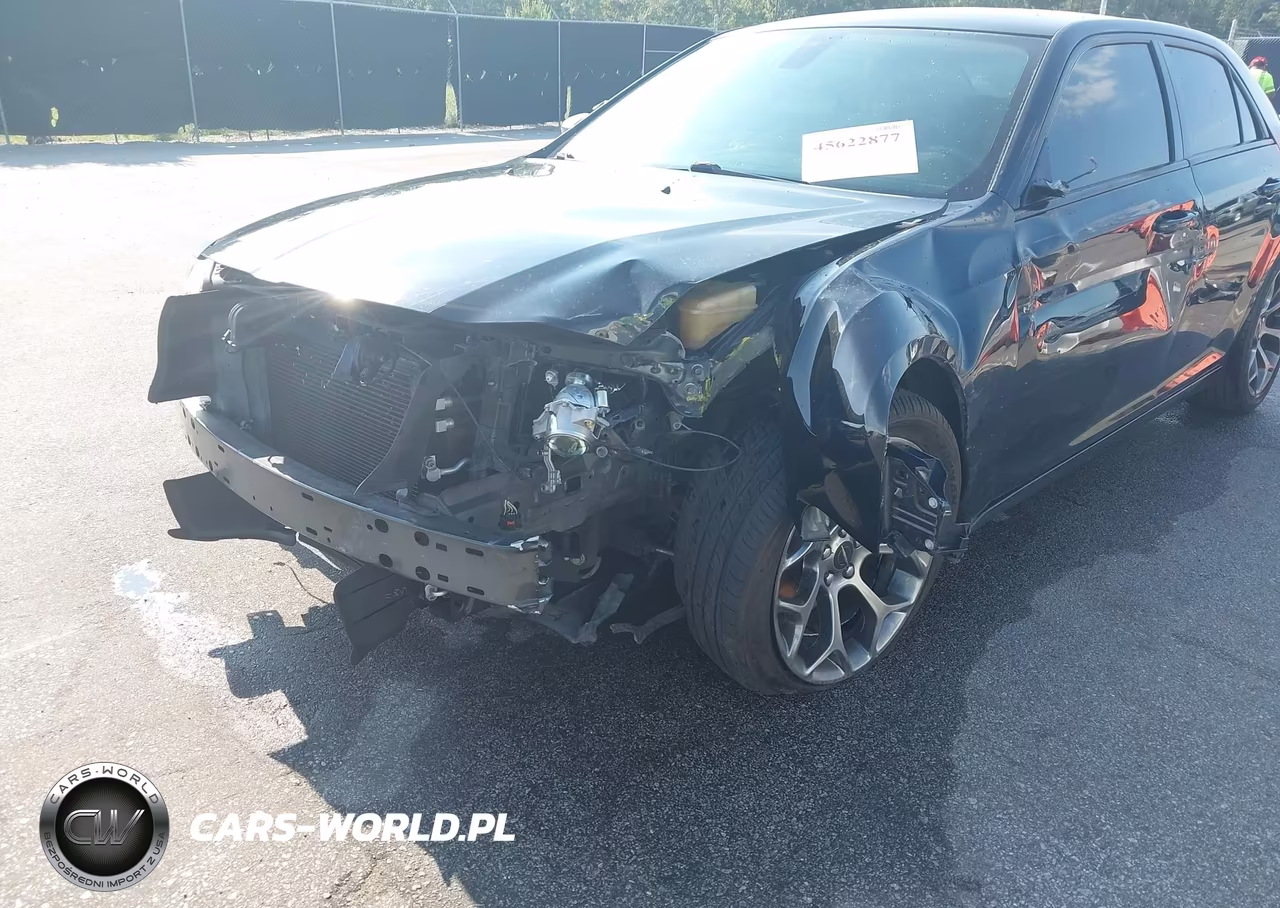 2018 Chrysler 300 Touring VIN:2C3CCAAG0JH222934 - 6