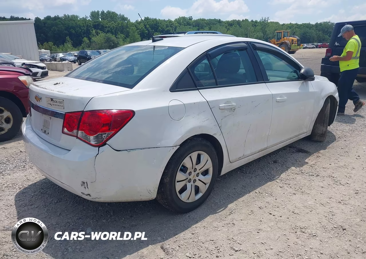 2014 Chevrolet Cruze Ls Auto VIN:1G1PA5SH5E7199128 - 4