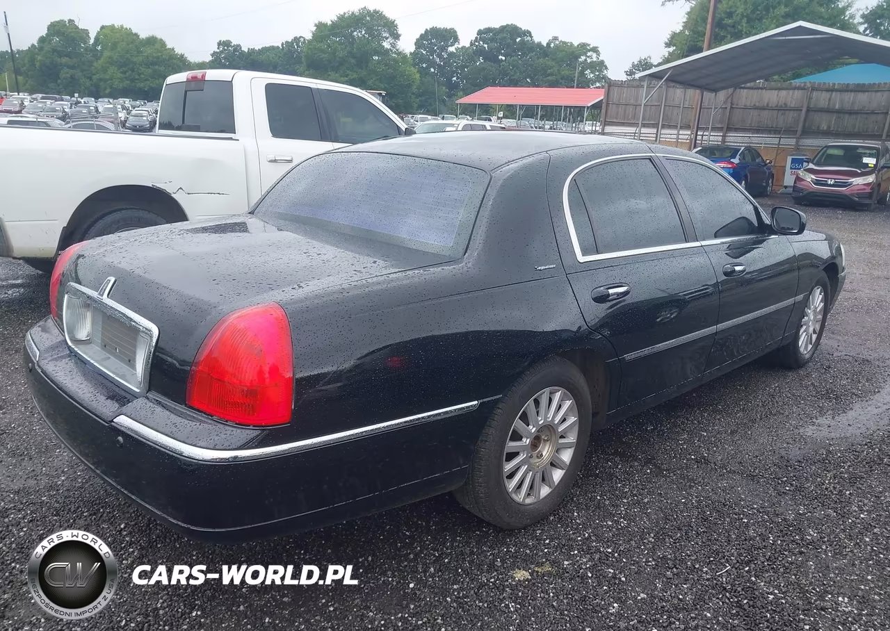 2004 Lincoln Town Car Signature VIN:1LNHM81W64Y619908 - 4