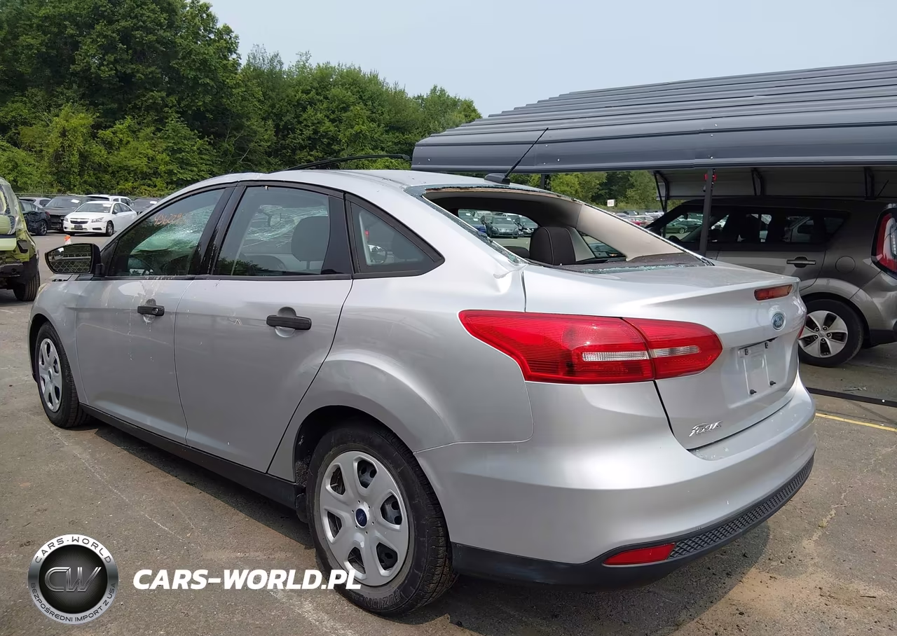 2017 Ford Focus S VIN:1FADP3E26HL324577 - 3
