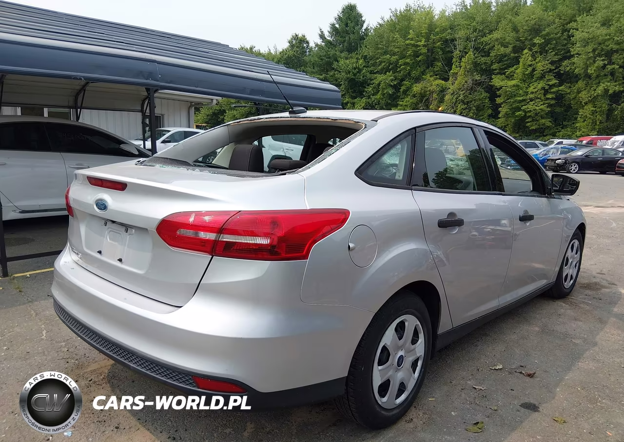 2017 Ford Focus S VIN:1FADP3E26HL324577 - 4
