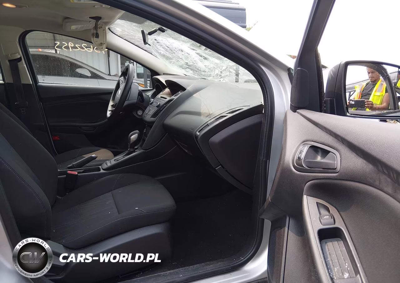 2017 Ford Focus S VIN:1FADP3E26HL324577 - 5