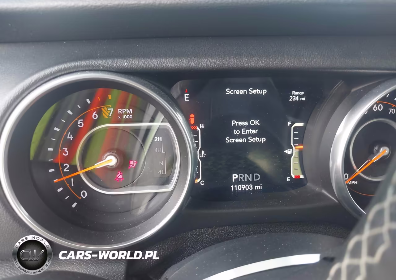 2018 Jeep Wrangler Unlimited Sahara 4X4 VIN:1C4HJXEG2JW175363 - 15