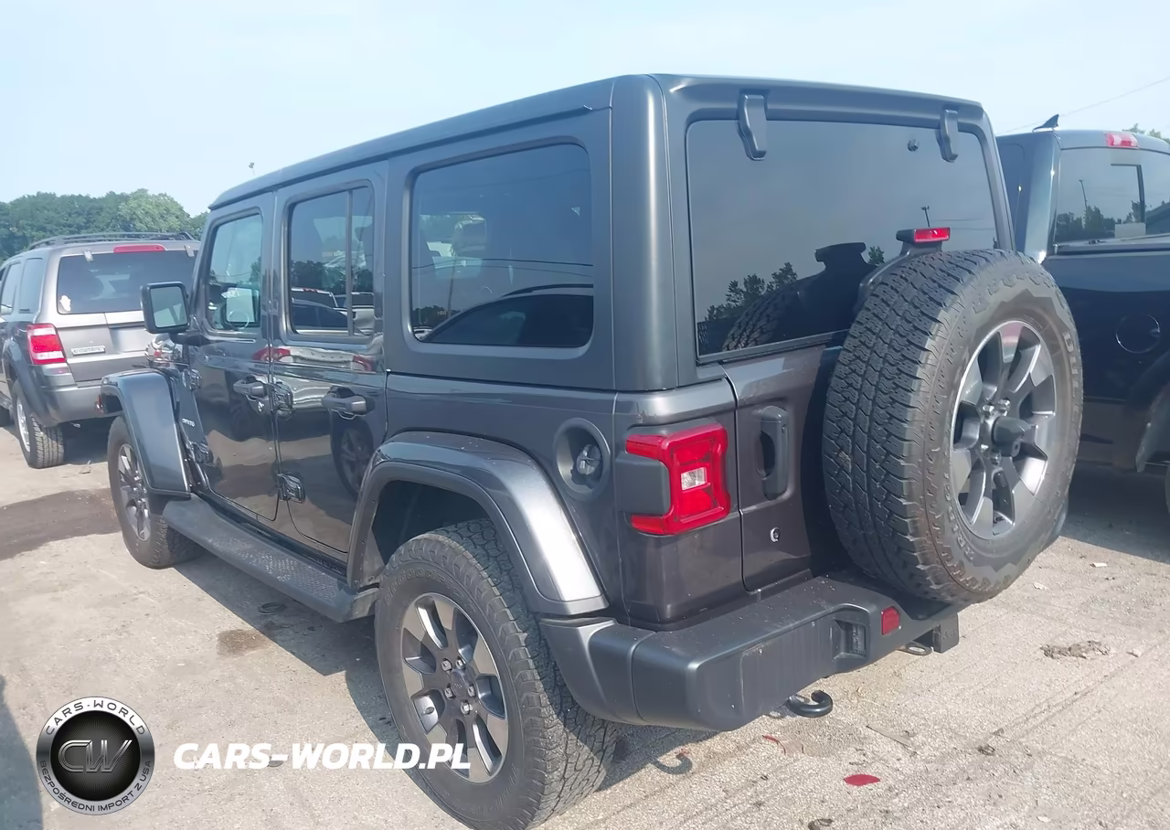 2018 Jeep Wrangler Unlimited Sahara 4X4 VIN:1C4HJXEG2JW175363 - 3