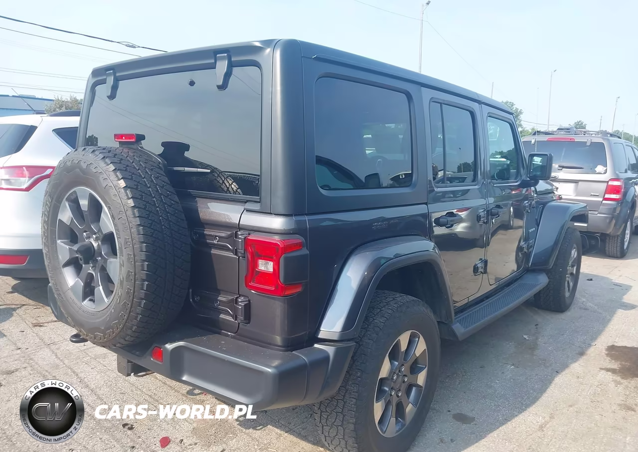 2018 Jeep Wrangler Unlimited Sahara 4X4 VIN:1C4HJXEG2JW175363 - 4